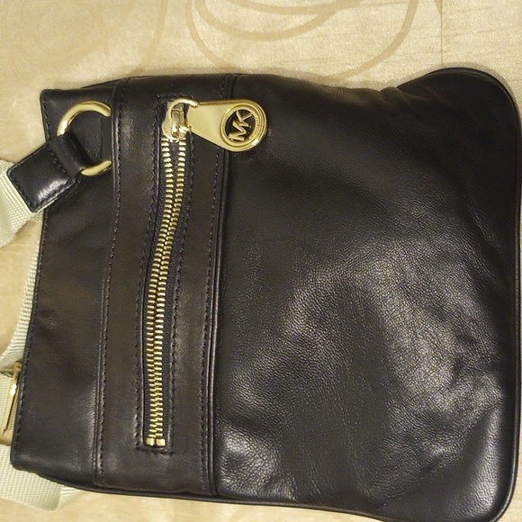 Michael kors black leather crossbody bag with adjustable strap - Picture 3 of 5